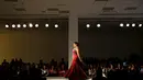 Seorang model berjalan di atas catwalk Fashion Weekend Plus Size 2015 di Sao Paulo, Brasil (25/7/2015). Model kini tak lagi didominasi oleh wanita bertubuh langsing. (Reuters/Nacho Doce)
