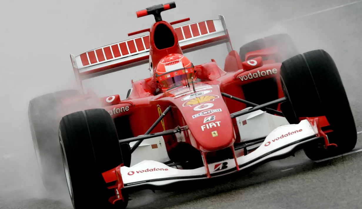 Schumacher mampu memenangi 17 dari 30 balapan lintasan basah yang dilakoninya membuat dirinya diberi julukan Raja Lintasan Basah. Julukan Raja Lintasan Basah kemudian mendunia seiring semakin suksesnya Schumacher di Formula 1. (AFP/Jose Jordan)