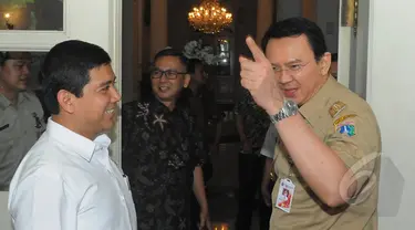 Menteri Pemberdayaan Aparatur Negara dan Reformasi Birokrasi (Menpan-RB) Yuddy Chrisnandi, bertemu Gubernur DKI Jakarta, Basuki Tjahaja Purnama di Balaikota, Jakarta, Selasa (3/2/2015). (Liputan6.com/Herman Zakharia)