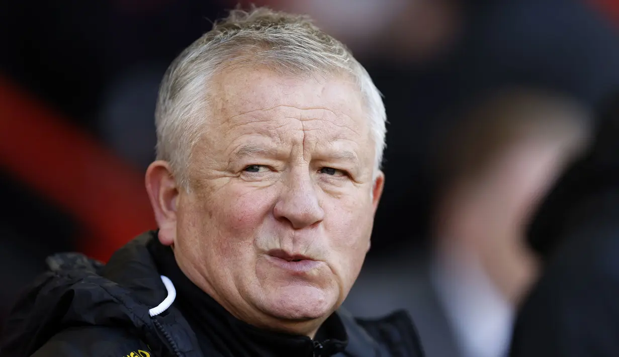 Ekspresi kecewa pelatih Sheffiled United, Chris Wilder saat timnya tertinggal skor dari Brighton pada laga lanjutan Liga Inggris 2023/2024 di Bramall Lane stadium, Sheffield, Inggris, Minggu (19/02/2024). (AP Photo/PA/Nick Potts)