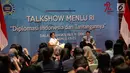 Suasana talkshow Diplomasi Indonesia dan Tantangannya yang dihadiri oleh Menteri Luar Negeri RI Retno Marsudi di Kementerian Luar Negeri, Jakarta, Jumat (11/8). Acara tersebut juga dihadiri mahasiswa dari Jabodetabek. (Liputan6.com/Faizal Fanani)