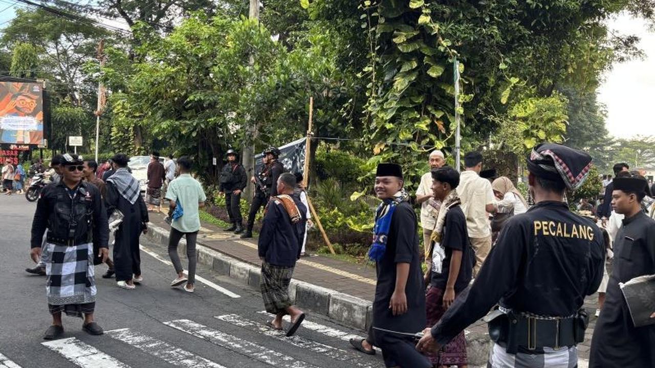 Gaungkan Moderasi Beragama, Ribuan Umat Muslim Bali Shalat Idul Fitri di Lapangan Lumintang