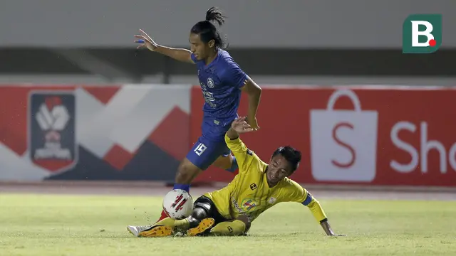 FOTO: Arema FC Tertinggal 0-2 dari Barito Putera di Babak Pertama - Bayu Pradana; Hanif Sjahbandi