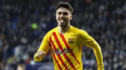 Barcelona sebenarnya sempat unggul terlebih dahulu lewat gol Pedri pada menit kedua. Namun Espanyol mampu menyamakan kedudukan lima menit sebelum babak pertama berakhir lewat sepakan Sergi Darder. (AP/Joan Monfort)
