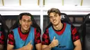 <p>Dua pemain naturalisasi baru Timnas Indonesia, Miliano Jonathans (kiri) dan Mauro Zijlstra (kanan), duduk di bangku cadangan saat laga FIFA Matchday melawan Chinese Taipei di Stadion Gelora Bung Tomo (GBT), Surabaya, Jumat (05/09/2025). (Bola.com/Abdul Aziz)</p>