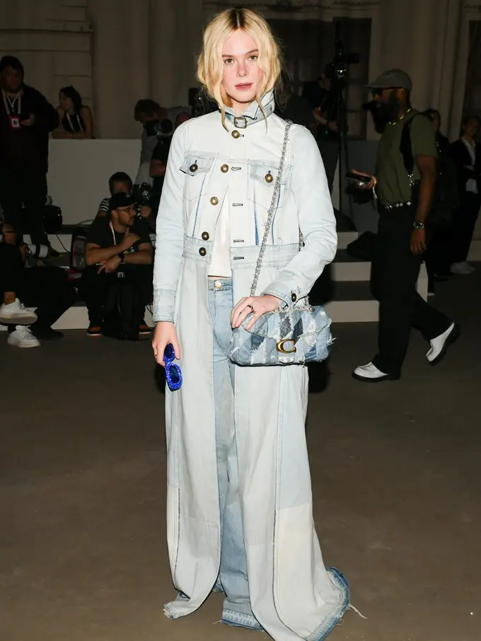 Denim Never Dies, Gaya Unik Elle Fanning Pakai Denim on Denim di Coach Show NYFW