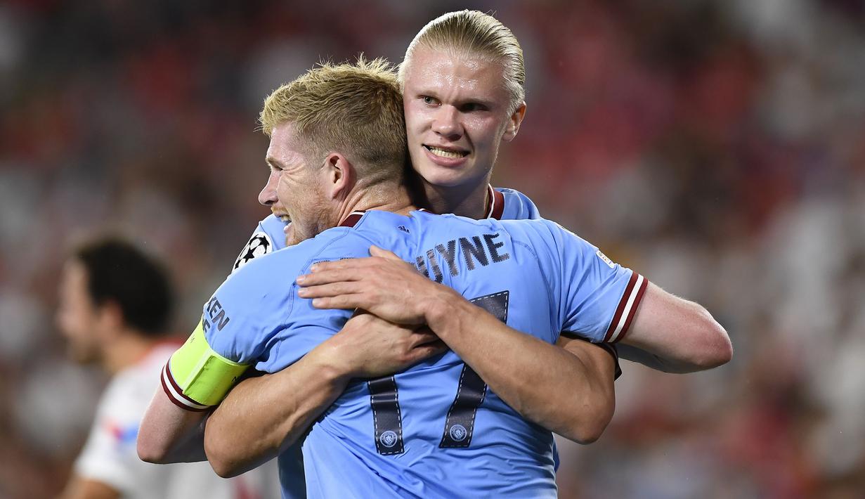 Selain itu, catatan gol Erling Haaland di Liga Champions ternyata lebih banyak ketimbang jumlah penampilannya. Putra dari Alf Inge Haaland tersebut telah mencetak 24 gol dari 20 laga. Catatan tersebut mengalahkan torehan penyerang top lainnya seperti Karim Benzema (12), Robert Lewandowski (11), Lionel Messi (8), bahkan Cristiano Ronaldo yang tak mampu menciptakan satu gol pun dalam 20 penampilannya di Liga Champions. (AP/Jose Breton)