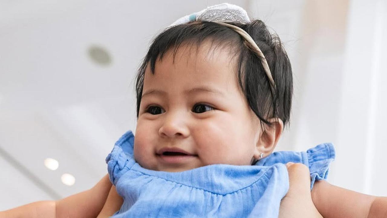 Nagita Slavina Suapi Makan Baby Lily, Sikapnya Sangat Telaten dan Terlihat Penuh Kehangatan Buat Tersentuh