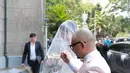 Air mata Chelsea pun menetes saat dirinya mengucapkan janji pernikahan di depan sang suami. (Galih W. Satria/Bintang.com)