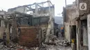 Suasana pemukiman warga hangus terbakar dampak kebakaran Depo Pertamina Plumpang di Jalan Koramil, Rawa Badak, Jakarta, Sabtu (4/3/2023). Adapun untuk suasana kondisi di lapangan memang masih terasa bau gas yang menyengat di beberapa titik. (Liputan6.com/Herman Zakharia)