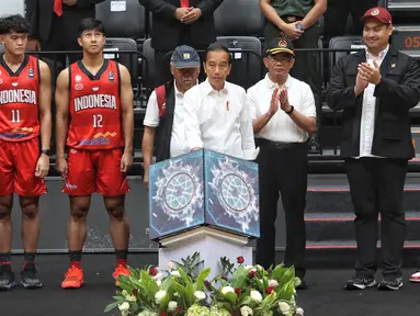 Presiden Joko Widodo (Jokowi) melaksanakan peresmian Indoor Multifunction Stadium (IMS) atau Indonesia Arena di Kompleks Gelora Bung Karno (GBK), Jakarta, Senin (7/8/2023). (Liputan6.com/Angga Yuniar)