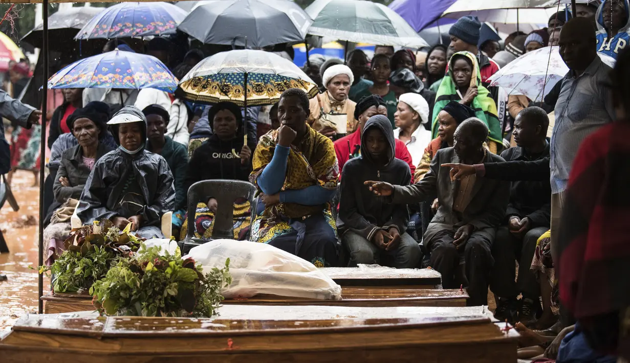 Awal mula topan ini muncul pada bulan Februari lalu dan sudah melanda beberapa wilayah di Afrika selatan, di antaranya Mozambik, Madagaskar, dan Malawi. (AP Photo/Thoko Chikondi)