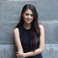 Tips Makeup untuk Kulit Sawo Matang ala Aurelie Moeremans. (Daniel Kampua/Bintang.com)