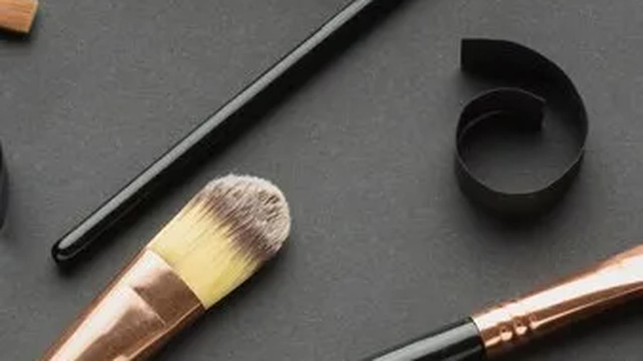 Cara Mudah Membersihkan Kuas Makeup di Rumah