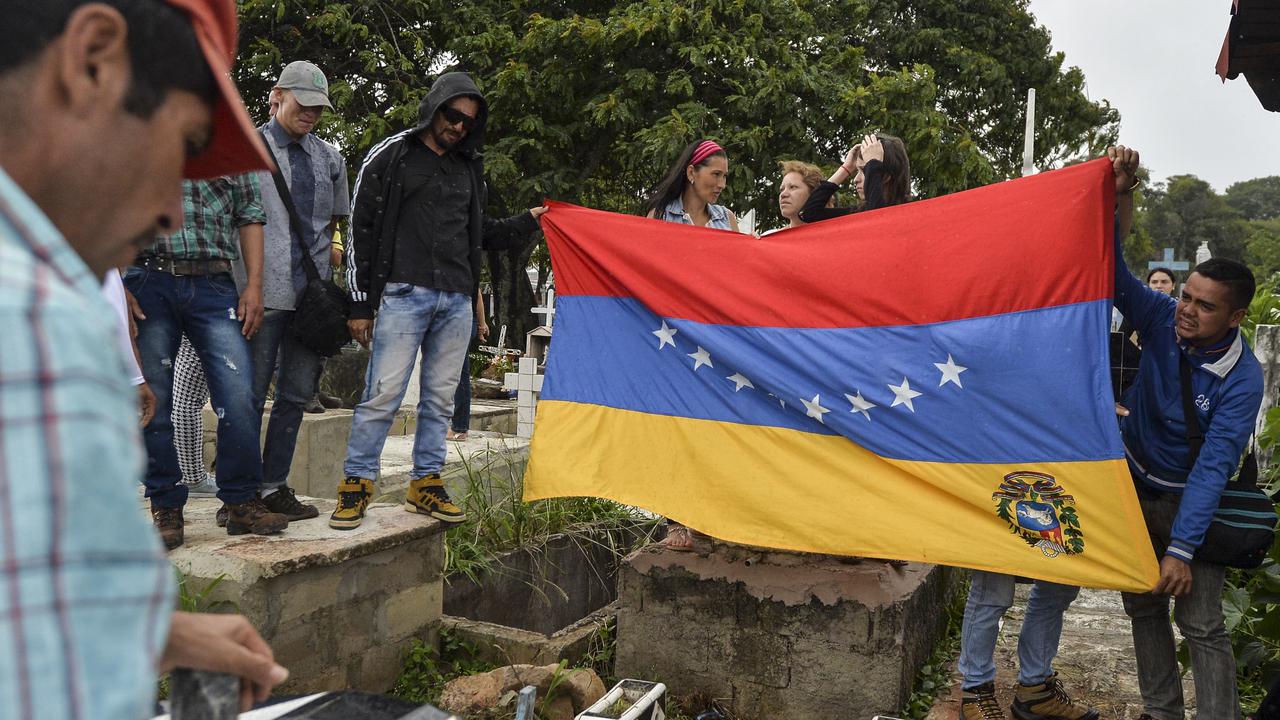 Bendera Venezuela Antar Pemakaman Remaja yang Tewas Akibat Kerusuhan
