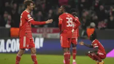 Bayern Munchen baru saja gagal lolos ke babak semifinal Liga Champions 2022/2023 setelah disingkirkan Manchester City di babak perempatfinal. Kekalahan Bayern Munchen di fase gugur Liga Champions dari klub Inggris bukan kali ini saja terjadi. Tercatat sejak era Liga Champions dimulai pada 1992/1993, Bayern Munchen telah lima kali disingkirkan oleh klub Inggris di fase gugur. Berikut daftar lengkapnya. (AP Photo/Matthias Schrader)