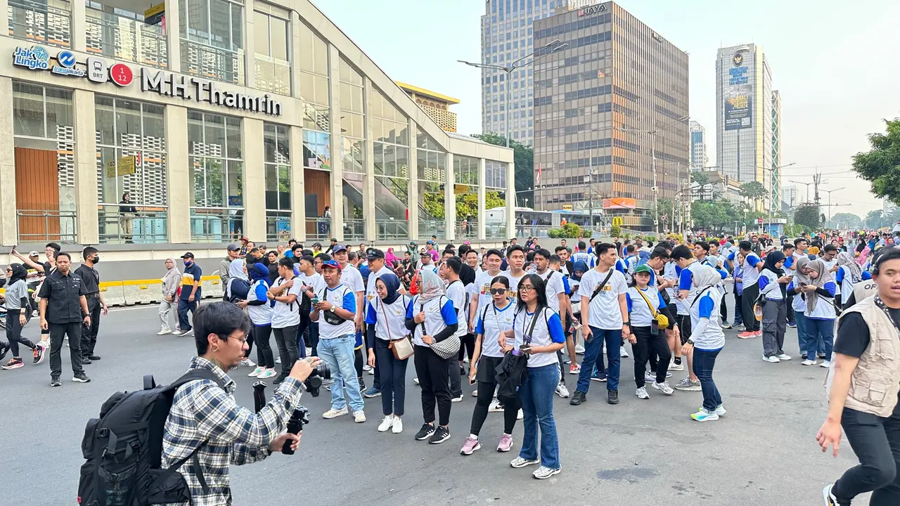 fun walk di car free day (CFD) Jalan Sudirman-Thamrin, Jakarta.