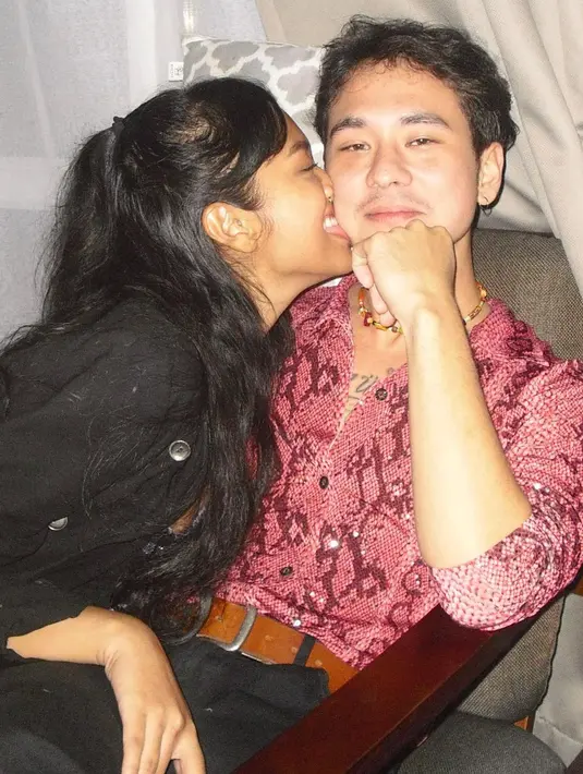 Gemas banget sih pasangan ini, Jerome Kurnia dan Anya Zen mesra di setiap waktu lho. Jadi iri nggak sih? (FOTO: instagram.com/anyazen9/)