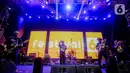 Penampilan Band Tipe X saat hibur penggemar dalam acara "Festival6" di Jakarta, Minggu (9/7/2023). (Liputan6.com/Faizal Fanani)