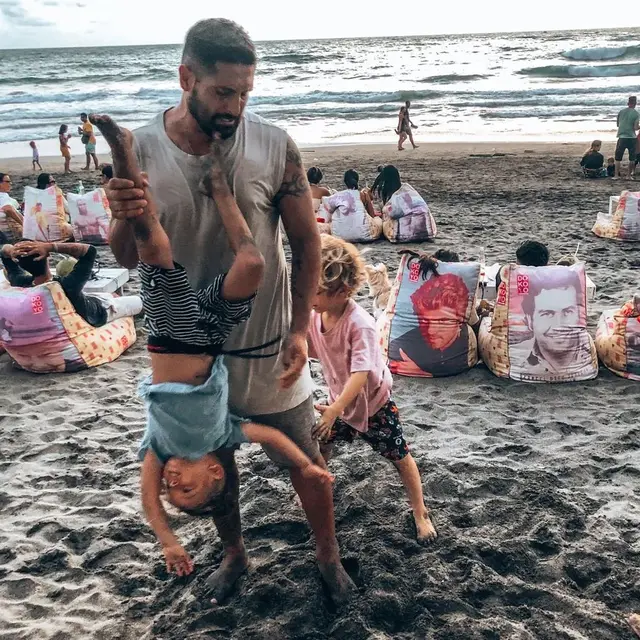 Tinggal di Bali, 7 Potret Terbaru Gaston Castono Bersama Keluarga