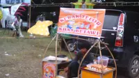 Salah satu kuliner khas ibukota Jakarta, kerak telor Betawi ikut mewarnai jajaran kuliner di Festival Tabot yang dihelat di Bengkulu.