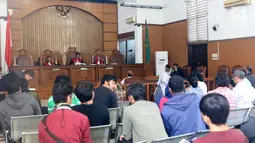 Suasana sidang perdana pembubaran Jamaah Ansharut Daulah (JAD) di PN Jakarta Selatan, Selasa (24/7). JAD juga didakwa telah menyebabkan jatuhnya korban jiwa. (Liputan6.com/Immanuel Antonius)