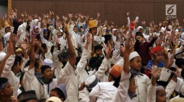Suasana saat 1.200 anak yatim mengikuti buka bersama yang digelar PT Agung Podomoro Land Tbk di Pullman Central Park Jakarta, Selasa (22/5). (Liputan6.com/Arya Manggala)