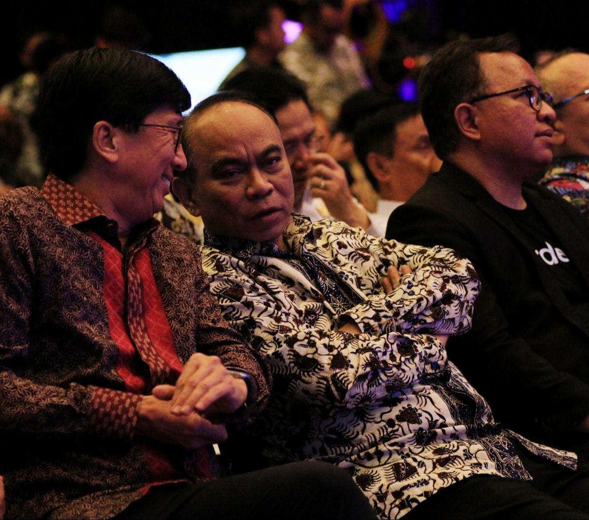 Acara tersebut dihadiri Menteri Komunikasi dan Informatika Budi Arie Setiadi, Direktur Utama Surya Citra Media (SCM) Sutanto Hartono, Direktur Konten Kapanlagi Youniverse (KLY) Wenseslaus Manggut, dan Pemimpin Redaksi Merdeka.com Darojatun. Kehadiran mere
