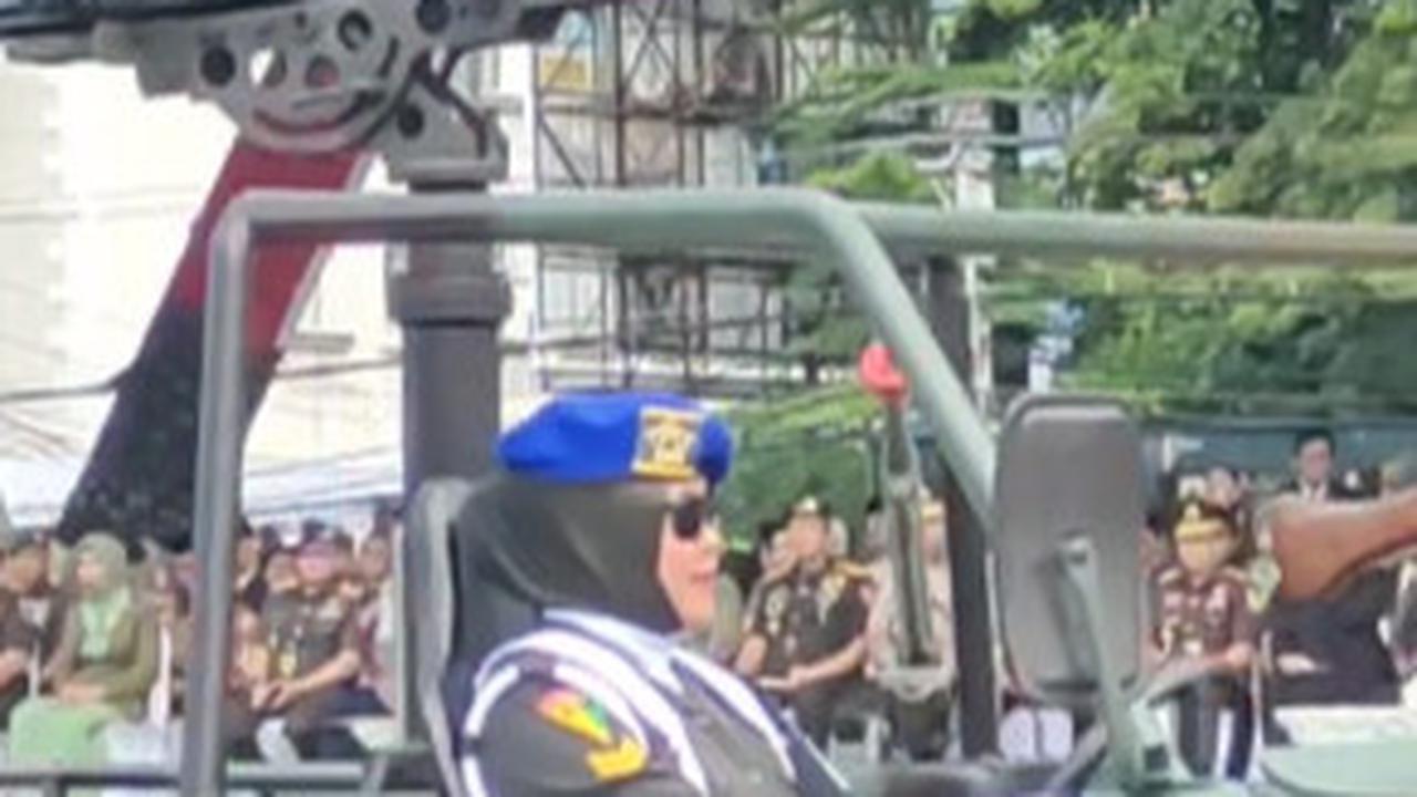 "Salfok sama drivernya," demikian dikutip dari keterangan video.