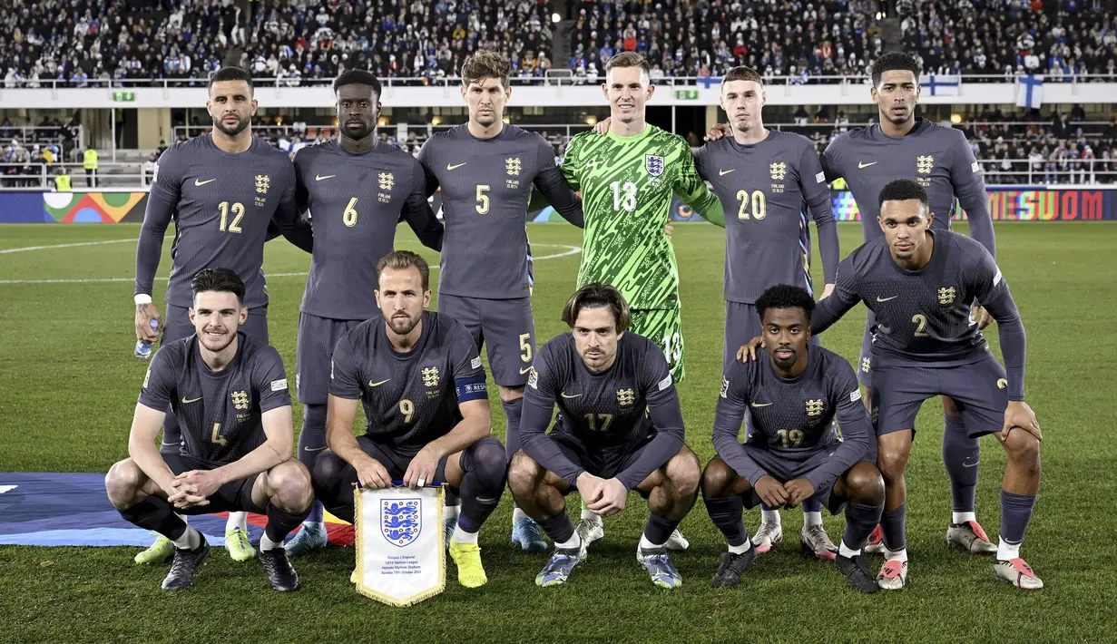 Starting XI pemain Timnas Inggris pada laga lanjutan Grup F UEFA Nations League A melawan Finlandia di Olympic Stadium, Helsinki, Finlandia, Senin (14/10/2024) dini hari WIB. (AP Photo/Lehtikuva/Markku Ulander)
