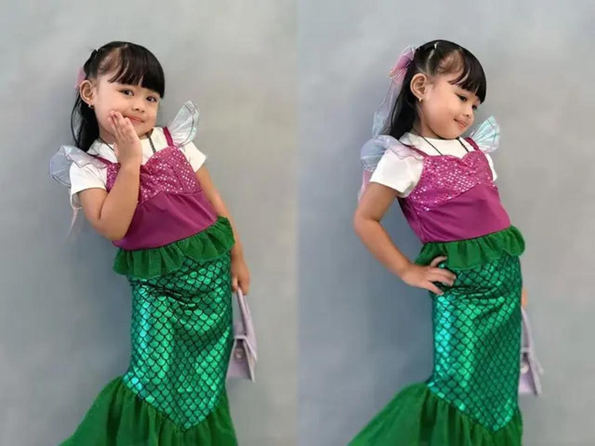 6 Pose Centil Menggemaskan Ameena Atta Jadi Mermaid Sambil Tenteng Tas Branded Seharga Rp11 Jutaan
