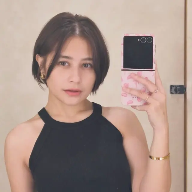 Gaya rambut pendek terbaru Prilly Latuconsina di Bulan Ramadan. [@prillylatuconsina96]