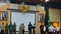 Gubernur Sumsel Herman Deru mengumumkan PSBB di Kota Palembang dan Prabumulih (Liputan6.com / Nefri Inge)
