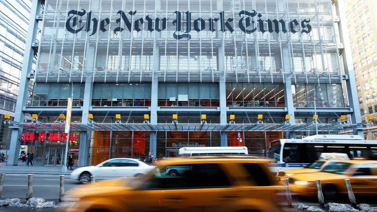 Aktivis pro-Palestina menuduh media-media besar memiliki bias pro-Israel. Kantor New York Times di Manhattan juga menjadi sasaran demonstrasi, protes atas liputannya yang bias terkait serangan Israel di Gaza.