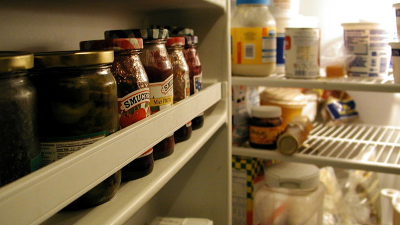 5 Langkah Simpel untuk Bersihkan Kulkas Secara Berkala