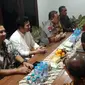 Kapolda Jatim menggelar cangkrukan bersama Forum Koordinasi Pimpinan Daerah (Forkopimda) dan Ikatan Keluarga Besar Papua Surabaya (IKBPS) pada Senin, 19 Agustus 2019 (Foto: Liputan6.com/Dian Kurniawan)