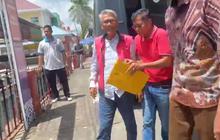Penampakan Mantan Bupati Kuansing Sukarmis Dijebloskan ke Penjara Usai Korupsi Proyek Hotel Rp22,6 Miliar