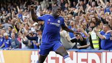Kurt Zouma (Bertahan) - Dirinya merupakan salah satu bek terbaik Chelsea pada musim ini. Pemain berusia 21 tahun itu menjadi pilihan utama dibanding Terry dan juga Gary Cahill. (AFP/Ian Kington)