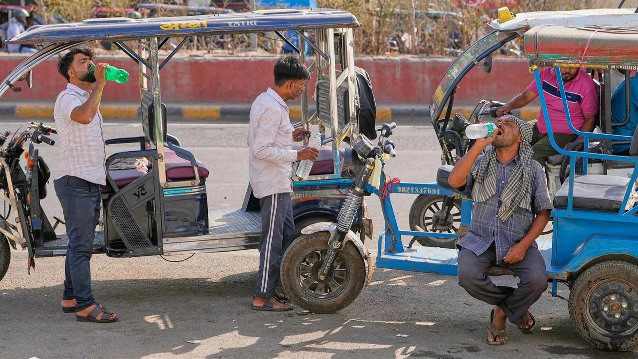 FOTO: Gelombang Panas Ekstrem Lumpuhkan Aktivitas Warga India Utara