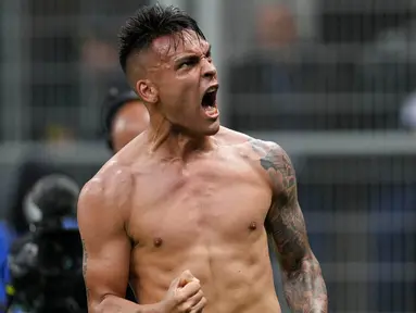 Lautaro Martinez tampil gemilang saat membawa Inter Milan menaklukkan Empoli dengan skor 4-2 pada laga Liga Italia. Bomber asal Argentina itu memborong dua dari empat gol kemenangan Nerazzurri ke gawang Empoli. (AP/Antonio Calanni)