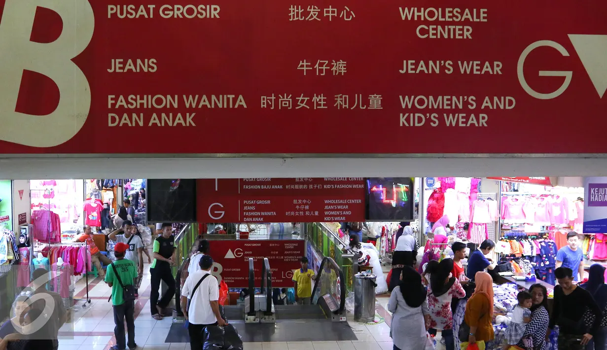 Aktivitas perdagangan di Pasar Tanah Abang, Jakarta, Selasa (10/5). Capaian triwulan I-2016 lebih rendah jika dibandingkan dengan pertumbuhan ekonomi triwulan IV-2015 yang sebesar 5,04%.(Liputan6.com/Angga Yuniar)