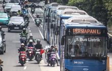 Macet dan Banjir Lumpuhkan Jakarta, TransJakarta Alami Keterlambatan Layanan