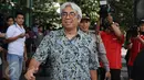 Sosiolog Imam Prasodjo berjalan meninggalkan gedung KPK usai melakukan pertemuan dengan pimpinan KPK, Jakarta, Senin (30/1). Imam Prasodjo diminta KPK untuk menjadi panitia seleksi pemilihan penasihat KPK. (Liputan6.com/Helmi Fithriansyah)
