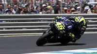 Valentino Rossi saat balapan di MotoGP Jerez. (AP Photo/Miguel Morenatti)