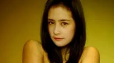 Beberapa waktu artis sinetron tanah air Prilly Latuconsina melaporkan tindakan usil netizen terkait pembuatan dan penyebaran foto yang diduga merupakan hasil rekayasa.