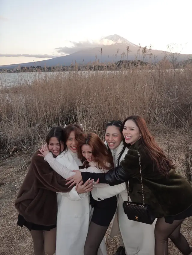 Liburan Bareng ke Jepang, Geng Rachel Vennya dan Fuji Disebut Punya Vibes Wanita Mahal