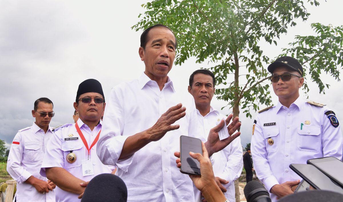 Jokowi mengaku jika nantinya produktivitas pertanian Sulsel meningkat, akan menjadi keuntungan bagi petani.<br>