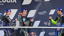 Tiga pembalap Yamaha di podium MotoGP Andalusia: Maverick Vninales, Fabio Quartararo, dan Valentino Rossi. (JAVIER SORIANO / AFP)