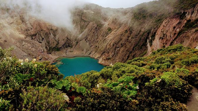Ilustrasi perjalanan internasional ke Taman Nasional Volcan Irazu, Provinis Cartago, Costa Rica. (dok. unsplash @alexip718)