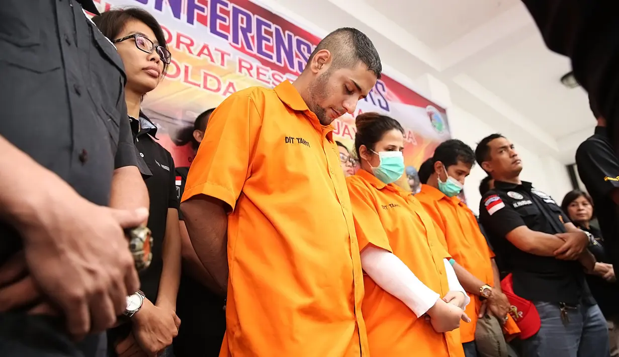 Dari penangkapan pada Jumat (16/2) dini hari, polisi berhasil mendapatkan barang bukti paket sabu yang masih tersisa beserta peralatan hisabnya. (Bambang E Ros/Bintang.com)